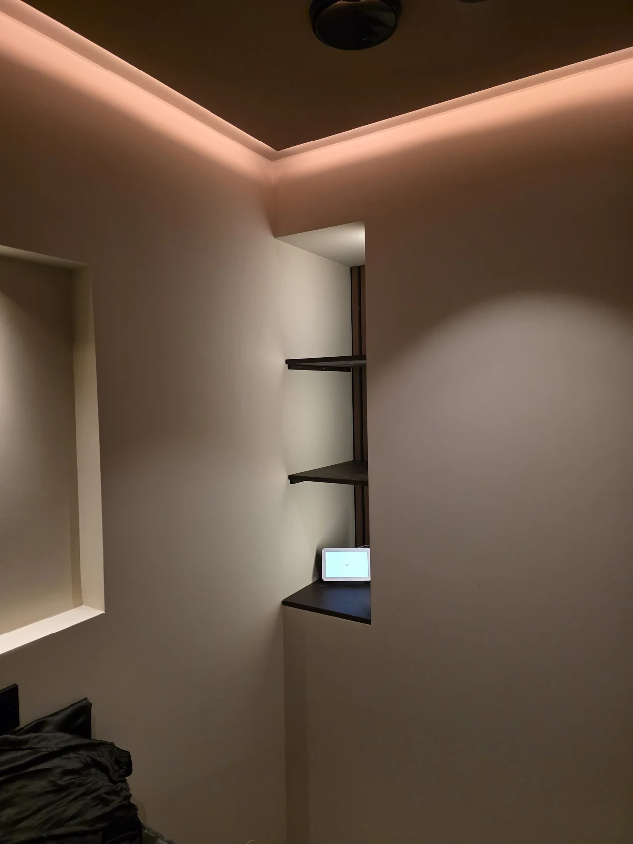 Innsparklede LED-striper gir rene lyslinjer i taket